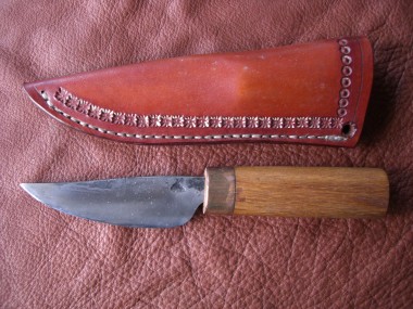 Wikinger-Messer im Gotland-Stil. Klinge aus Kohlenstoffstahl mit durchgehender, vernieteter Angel.<br /><br /><br /><br /><br /><br /><br /><br /><br /><br /><br /><br /><br /><br /><br /><br /><br /><br /><br /><br /><br /><br /><br /><br /><br /><br /><br /><br /><br /><br /><br /><br /><br /><br /><br /><br />
Griff aus einem vor ca. 700 Jahren verbauten Eichenbalken<br /><br /><br /><br /><br /><br /><br /><br /><br /><br /><br /><br /><br /><br /><br /><br /><br /><br /><br /><br /><br /><br /><br /><br /><br /><br /><br /><br /><br /><br /><br /><br /><br /><br /><br /><br />
€ 149.--<br /><br /><br /><br /><br /><br /><br /><br /><br /><br /><br /><br /><br /><br /><br /><br /><br /><br /><br /><br /><br /><br /><br /><br /><br /><br /><br /><br /><br /><br /><br /><br /><br /><br /><br /><br />